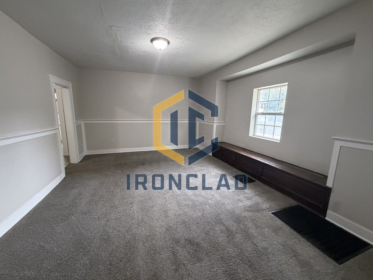 1065 W 35th St - Photo 4 of 12