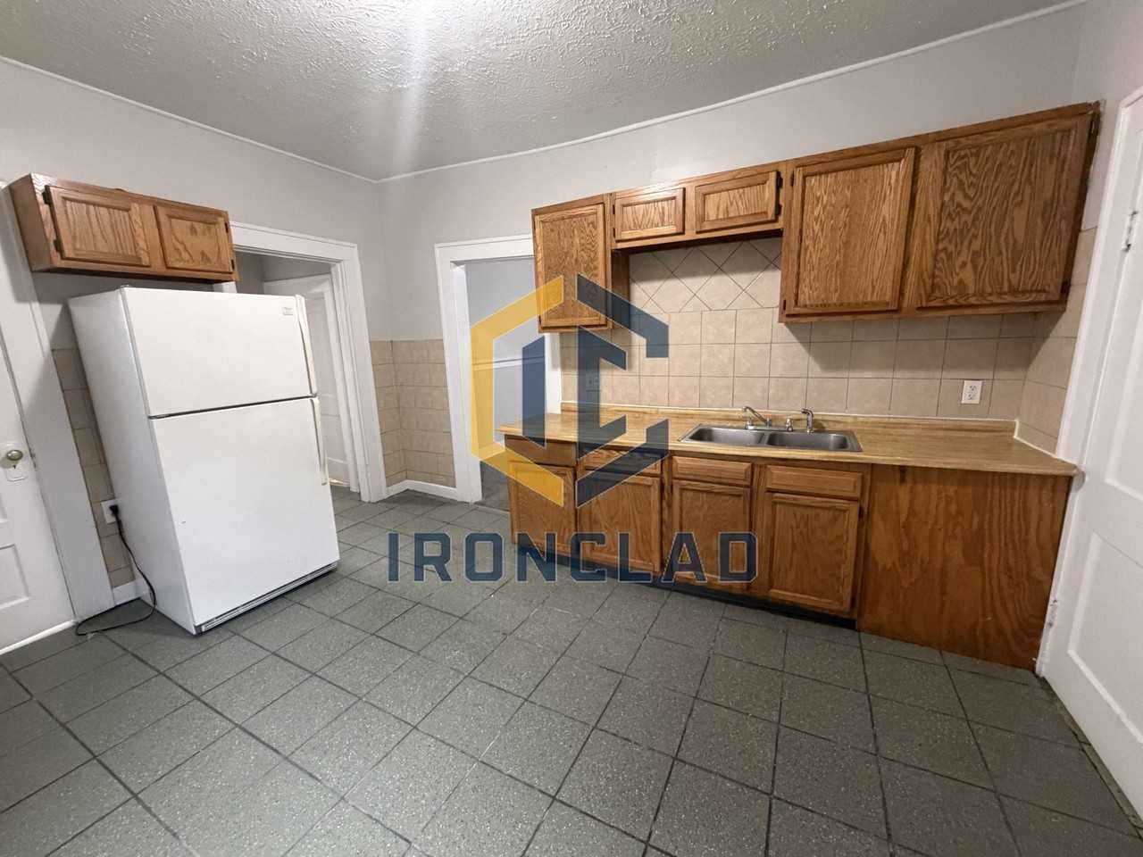 1065 W 35th St - Photo 5 of 12
