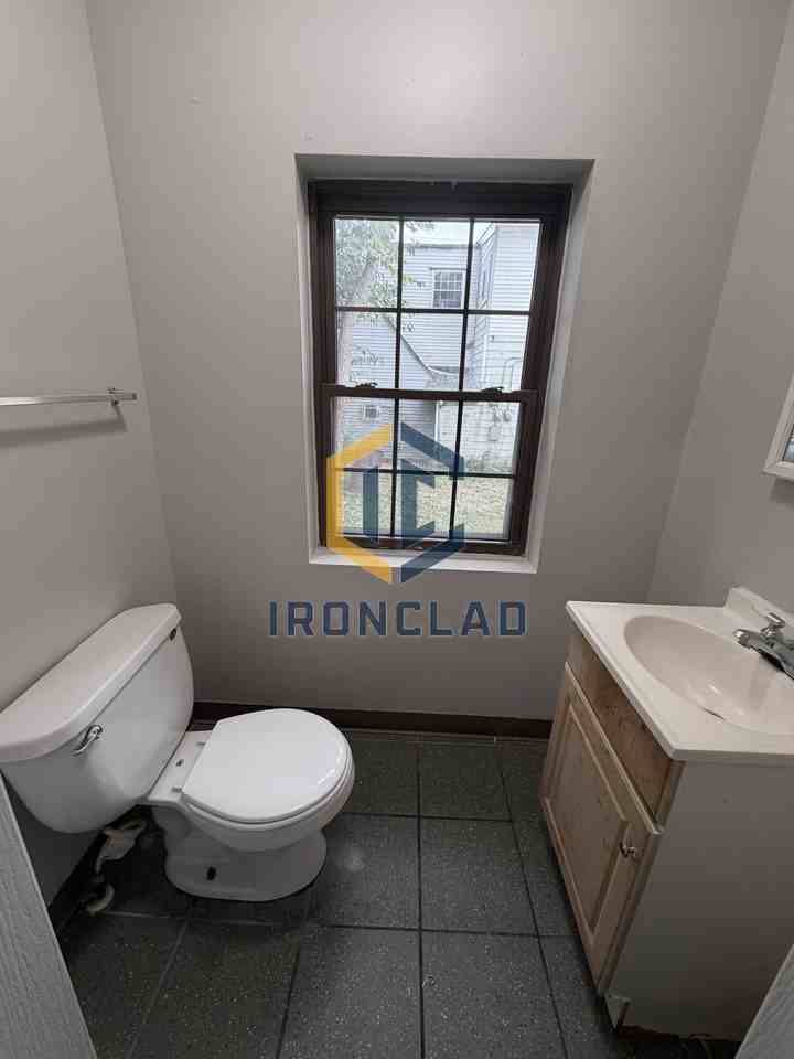 1065 W 35th St - Photo 6 of 12