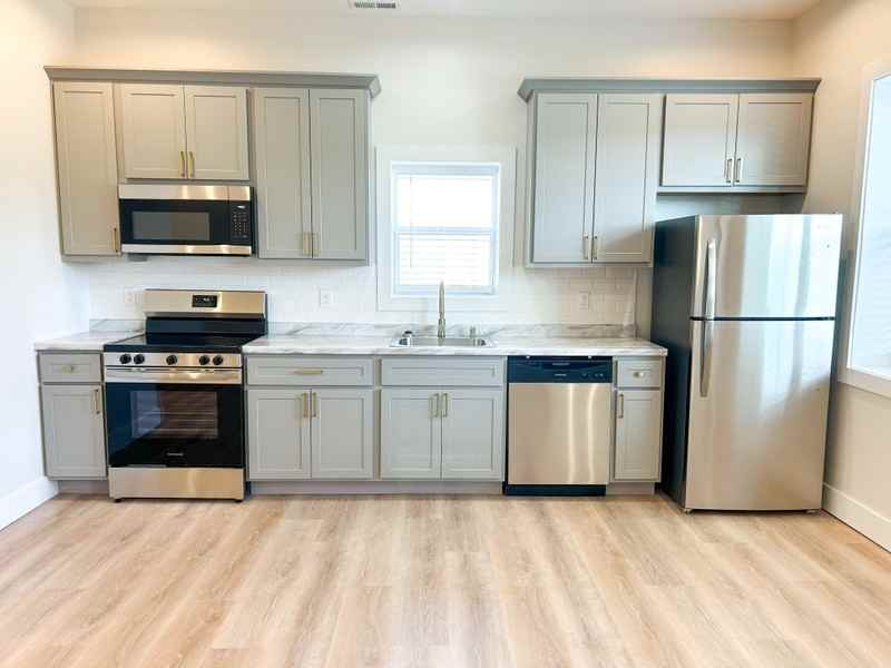 425 Hill St - Photo 4 of 11