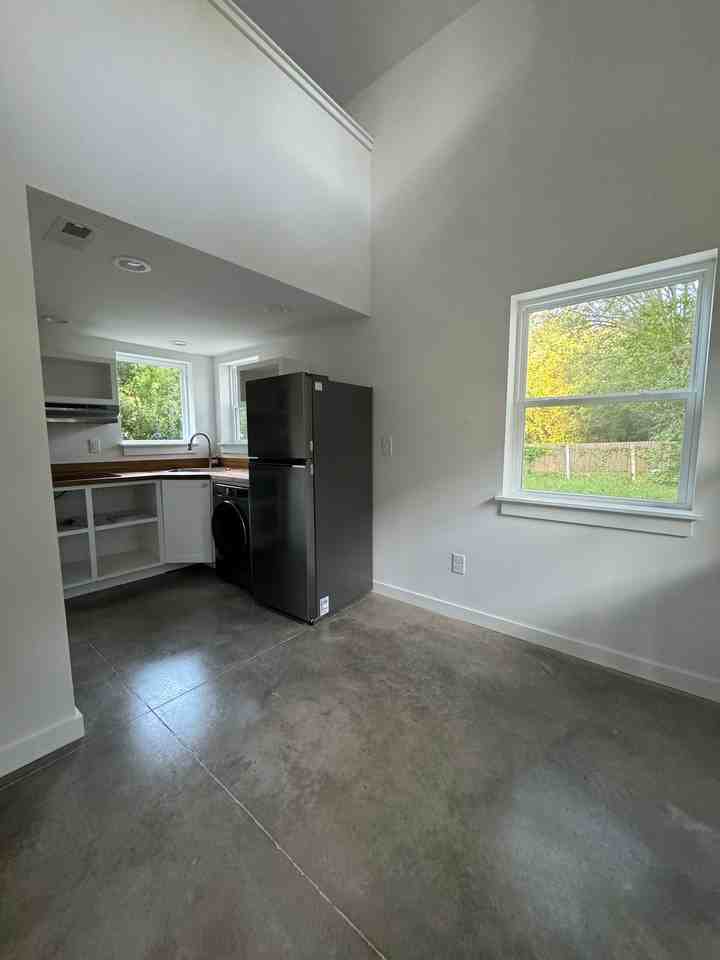 2712 Ashe St #A - Photo 3 of 10