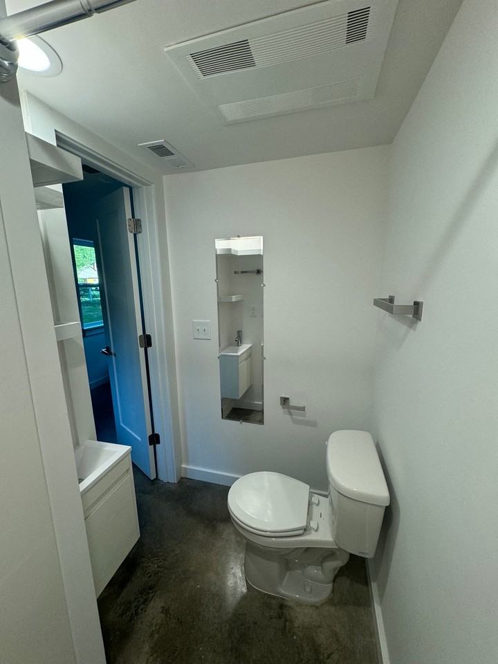 2712 Ashe St #A - Photo 5 of 10