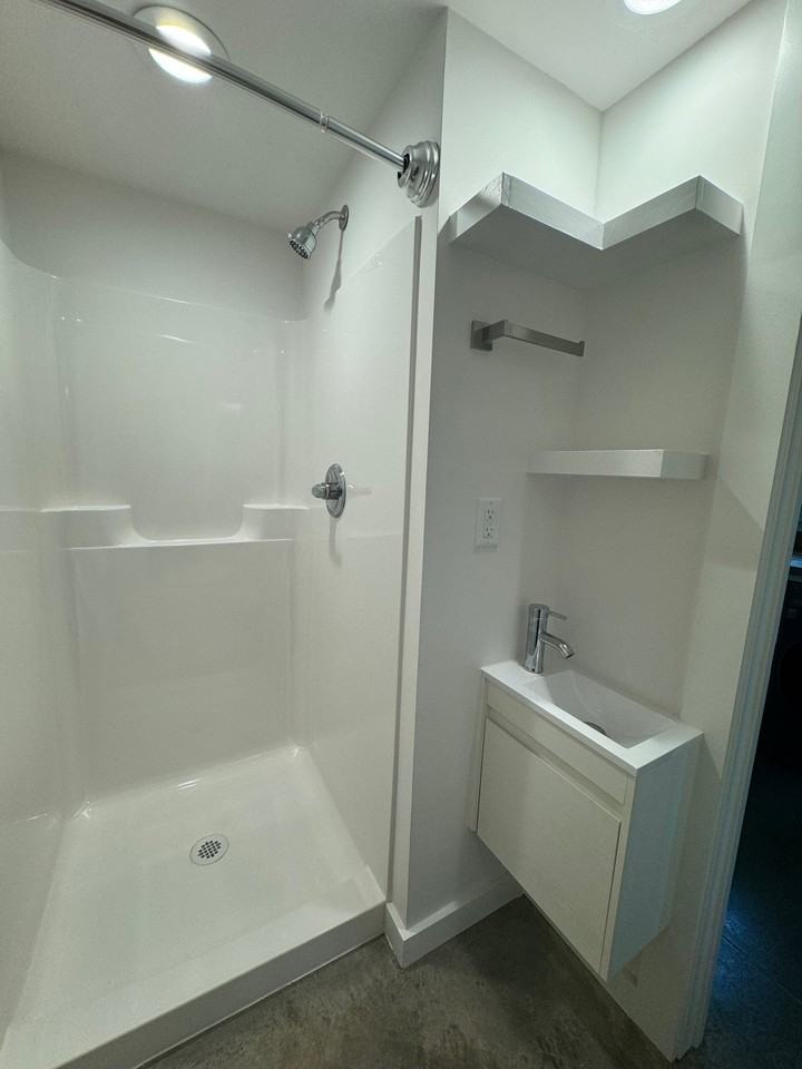2712 Ashe St #A - Photo 6 of 10