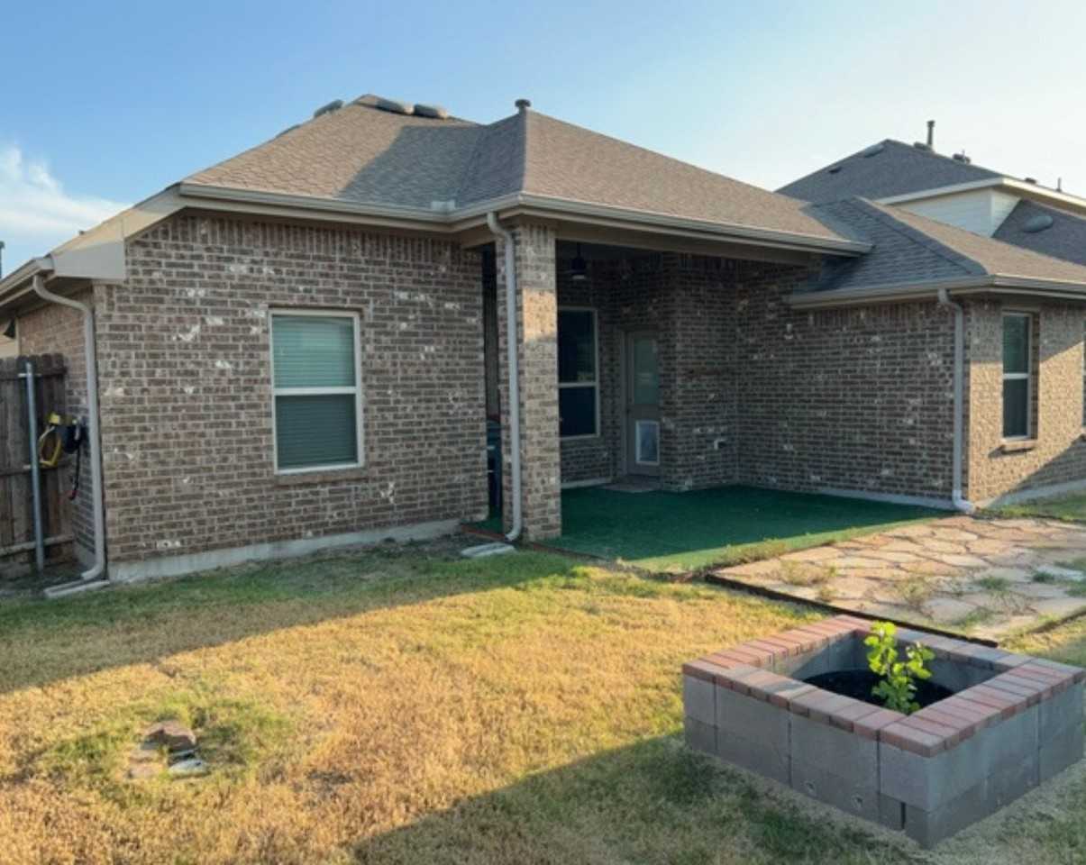 1400 Crossvine Dr - Photo 2 of 3