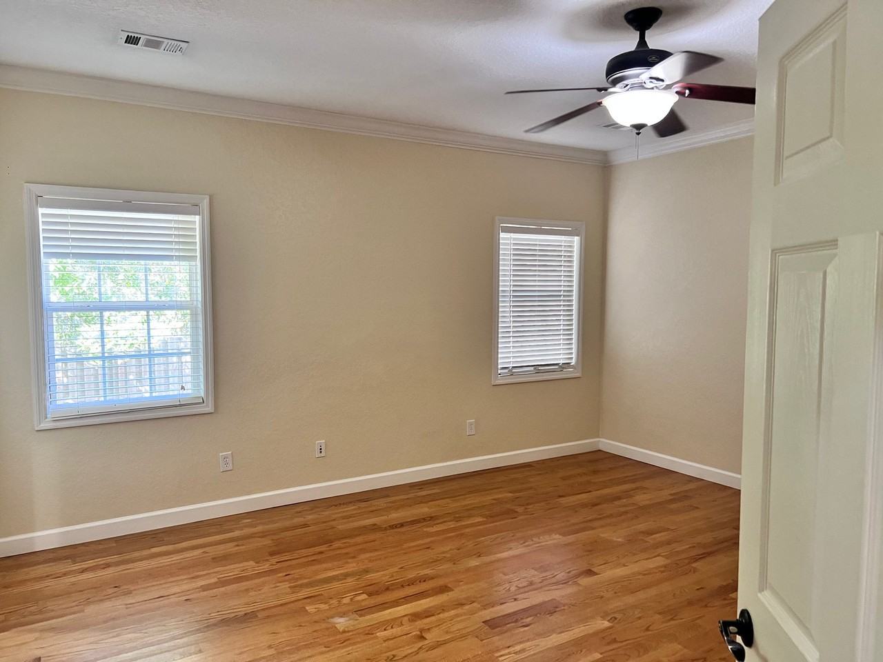 572 E University Dr - Photo 7 of 12