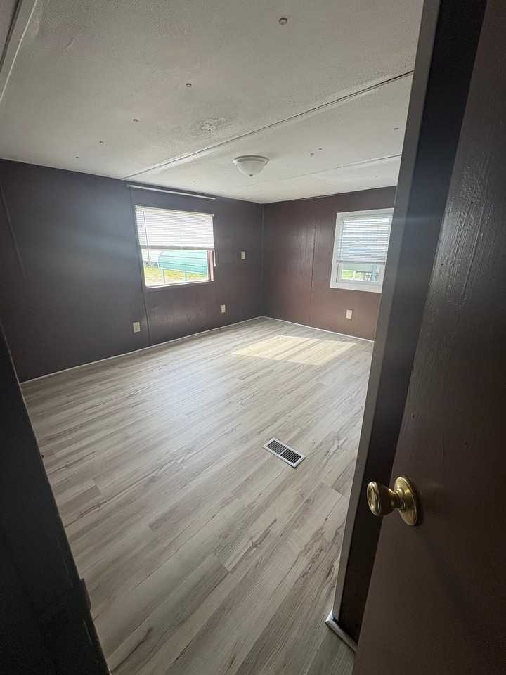 2156 N Weaver Rd #7 - Photo 4 of 7