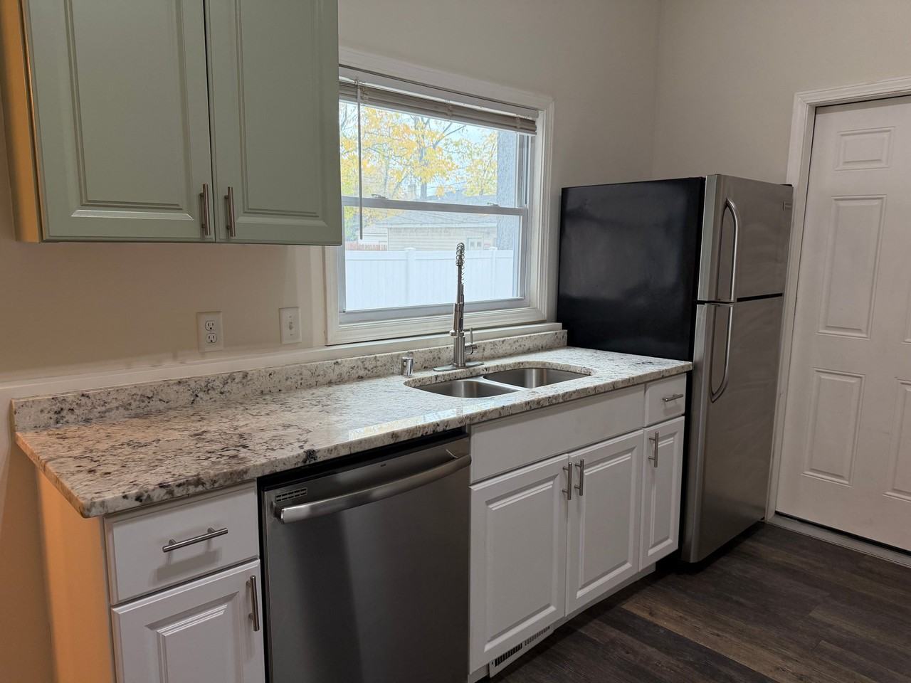 3020 Harriet Ave - Photo 7 of 19
