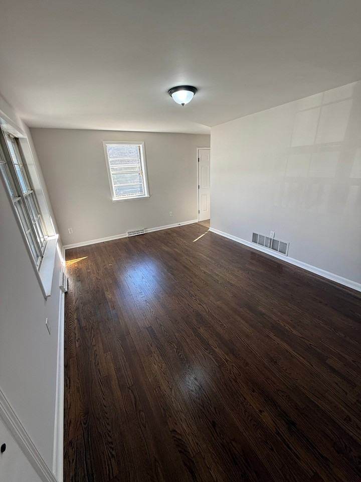 848 Erie St - Photo 4 of 20