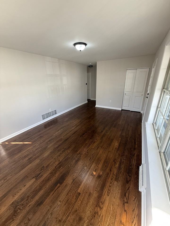 848 Erie St - Photo 5 of 20