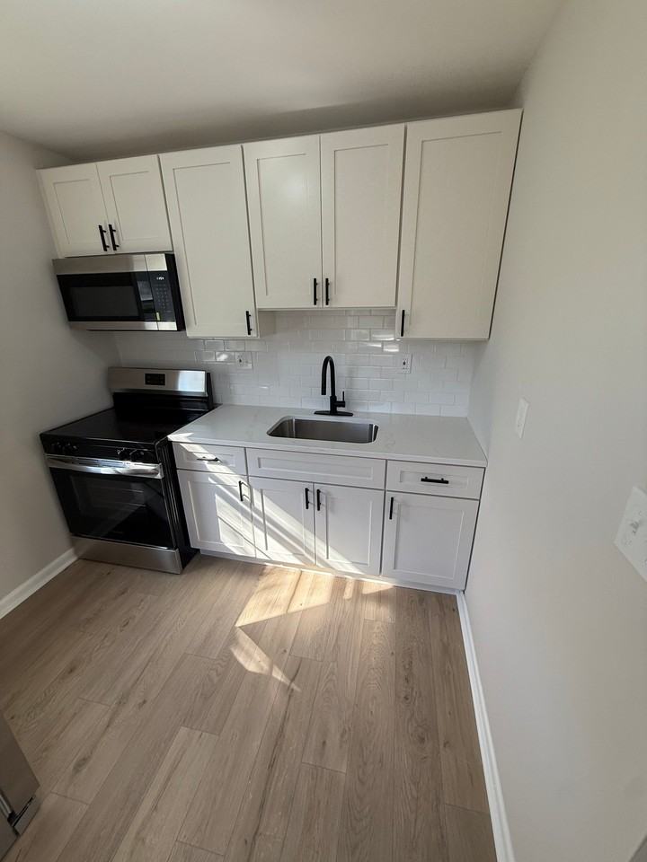848 Erie St - Photo 6 of 20