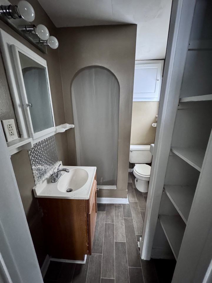 1023 S Pennsylvania Ave #3 - Photo 4 of 5