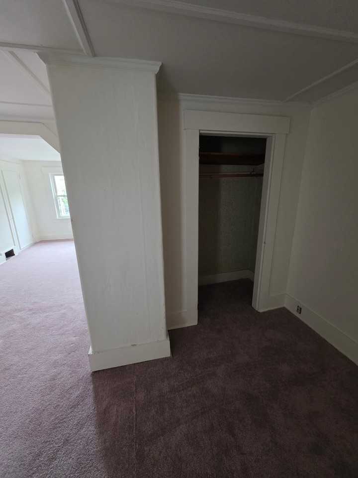 546 Central St - Photo 5 of 7