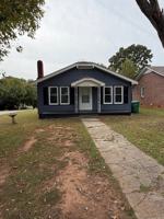 featured image of 212 E Moore Ave