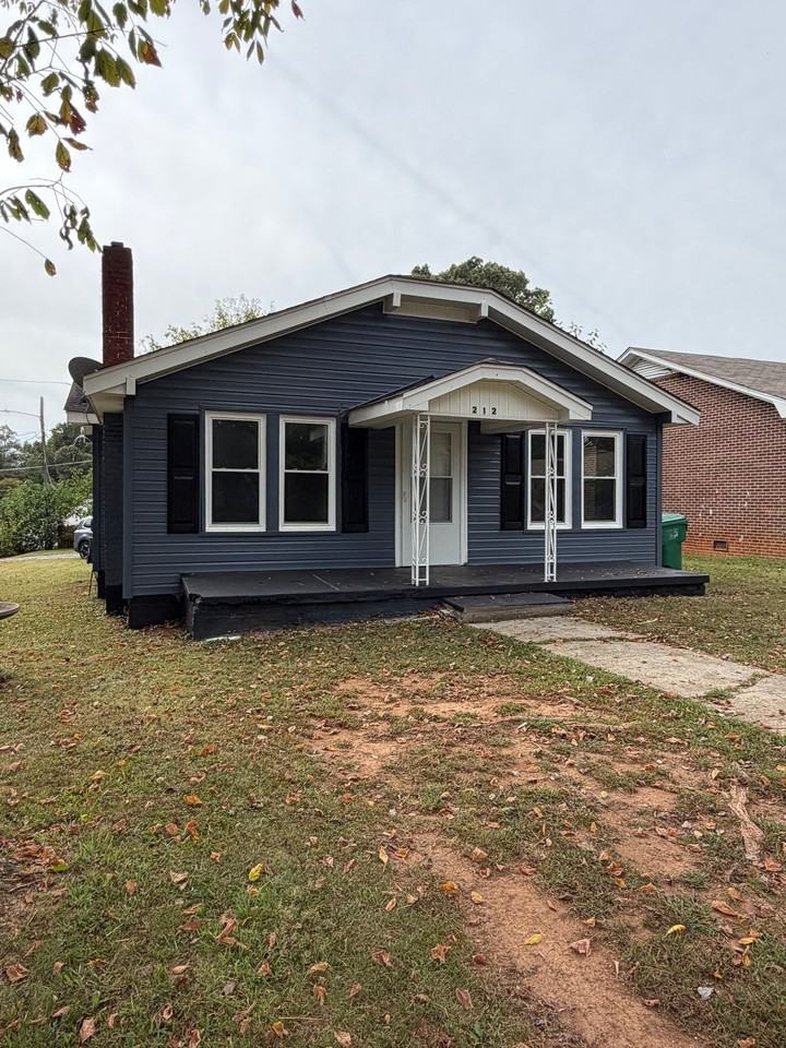 212 E Moore Ave - Photo 2 of 15
