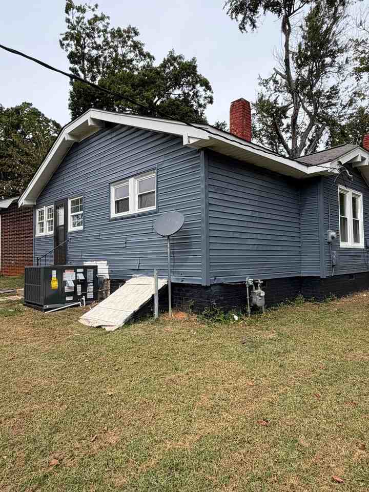 212 E Moore Ave - Photo 3 of 15