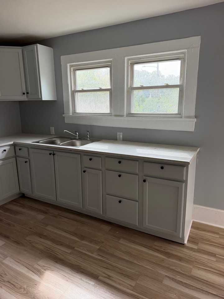 212 E Moore Ave - Photo 6 of 15