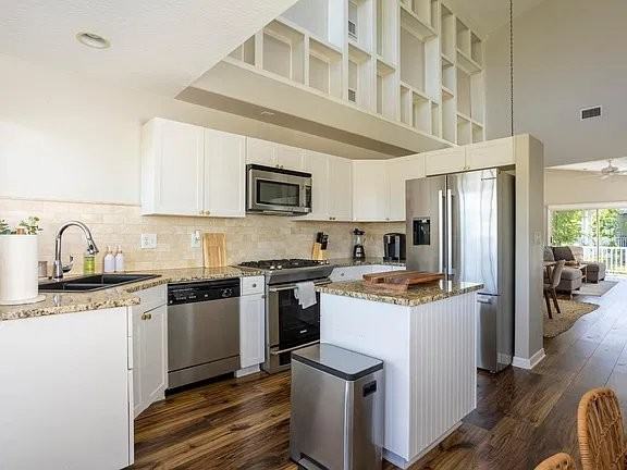 506 Oceanview Ave - Photo 2 of 20