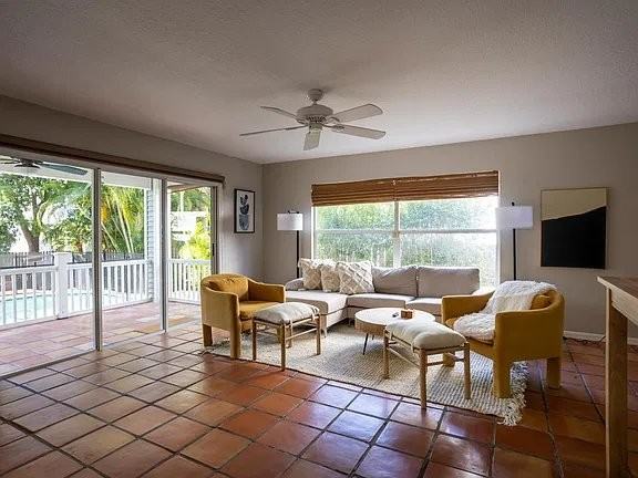 506 Oceanview Ave - Photo 5 of 20