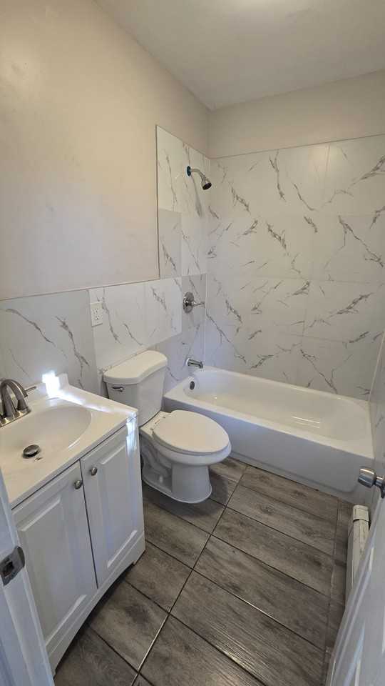 202 N 1st St #2 - Photo 3 of 5