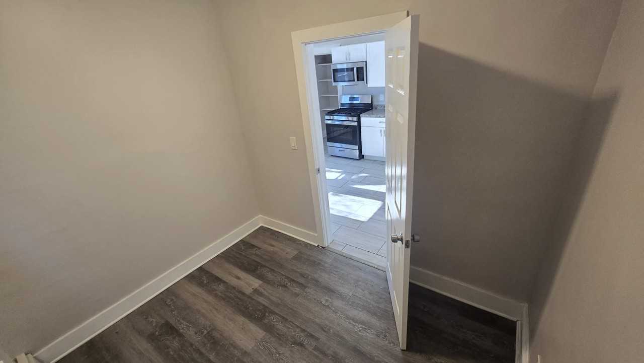 202 N 1st St #2 - Photo 4 of 5
