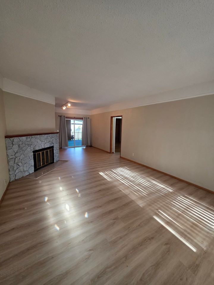 322 W 2nd St - Photo 3 of 10