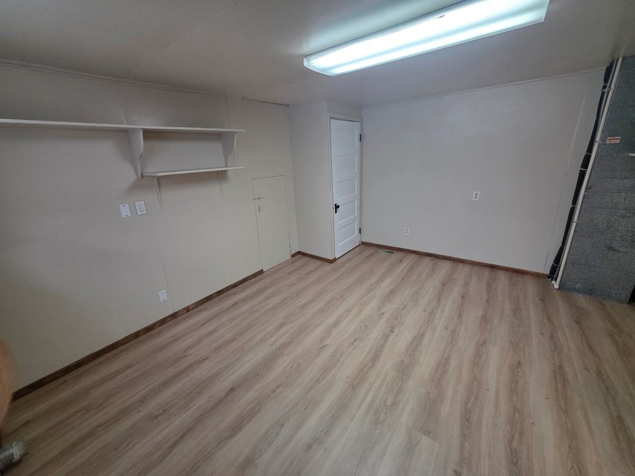 322 W 2nd St - Photo 5 of 10