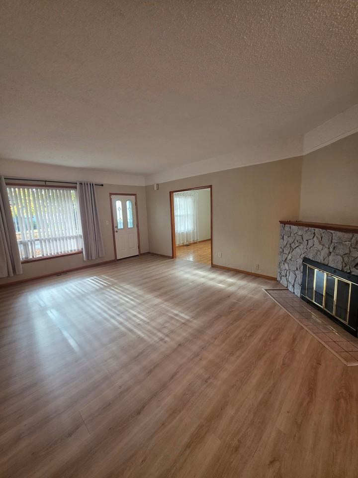 322 W 2nd St - Photo 7 of 10