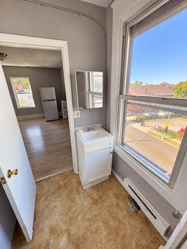 57 S Hamilton St #6 - Photo 5 of 7