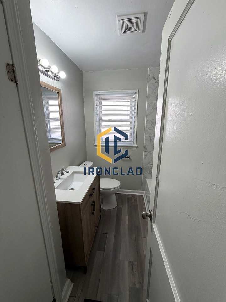 1609 Quill St - Photo 4 of 9