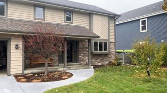 N28W27586 Peninsula Dr - Photo 1 of 1