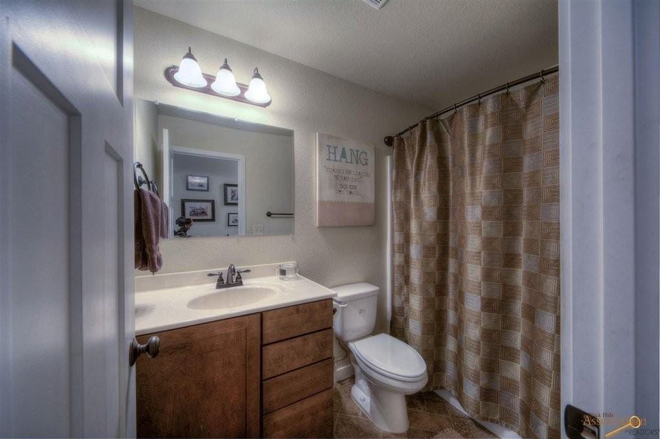 4425 Duckhorn St - Photo 5 of 17
