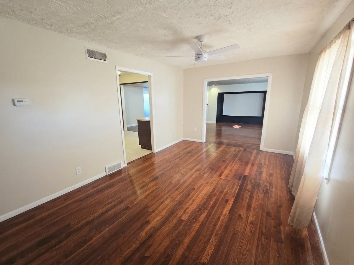 5207 Woodbine Ave - Photo 2 of 17