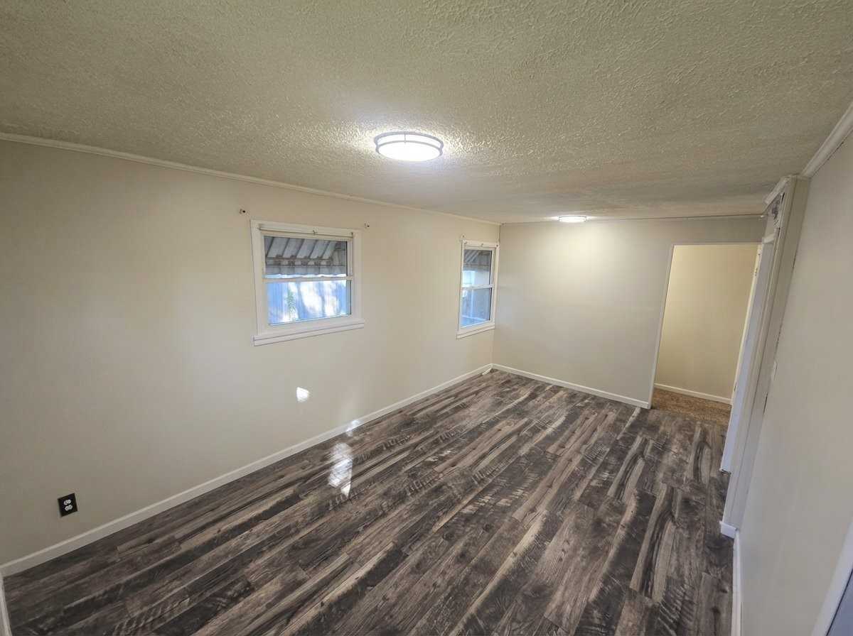 5207 Woodbine Ave - Photo 4 of 17