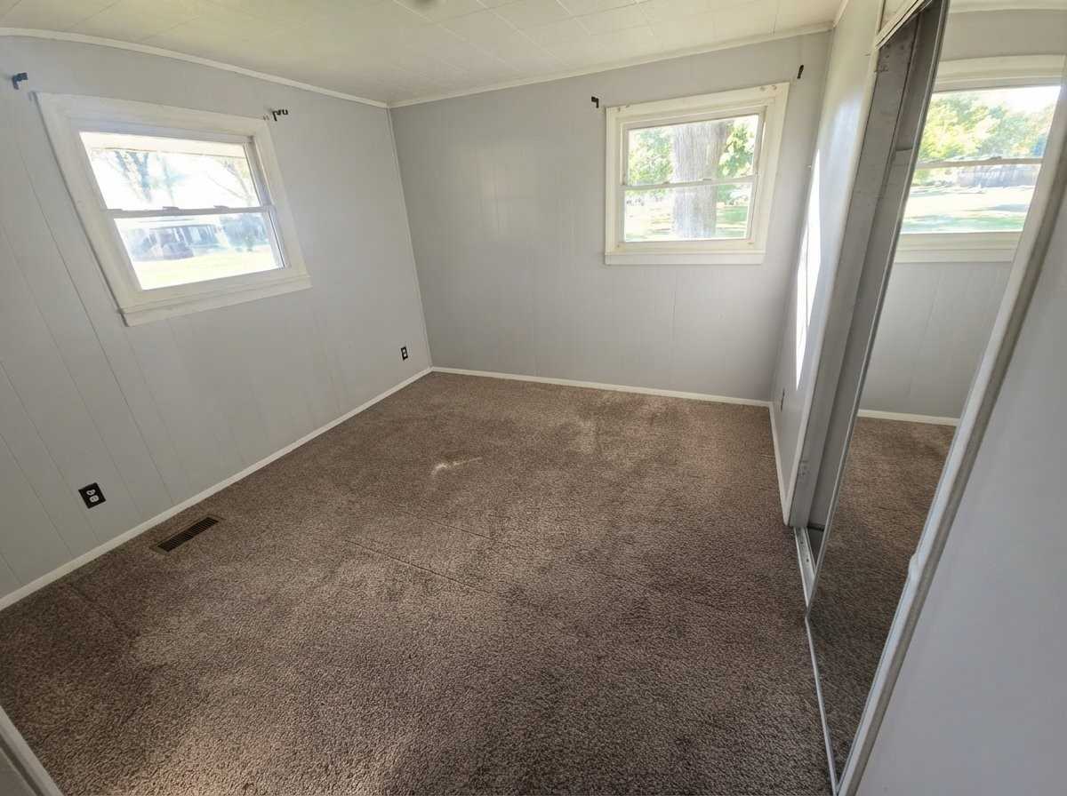 5207 Woodbine Ave - Photo 5 of 17