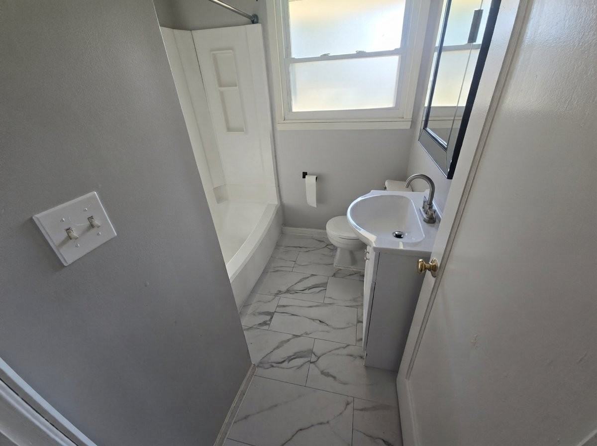 5207 Woodbine Ave - Photo 6 of 17