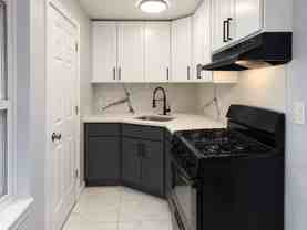 326 Grand St #1R - Photo 1 of 1