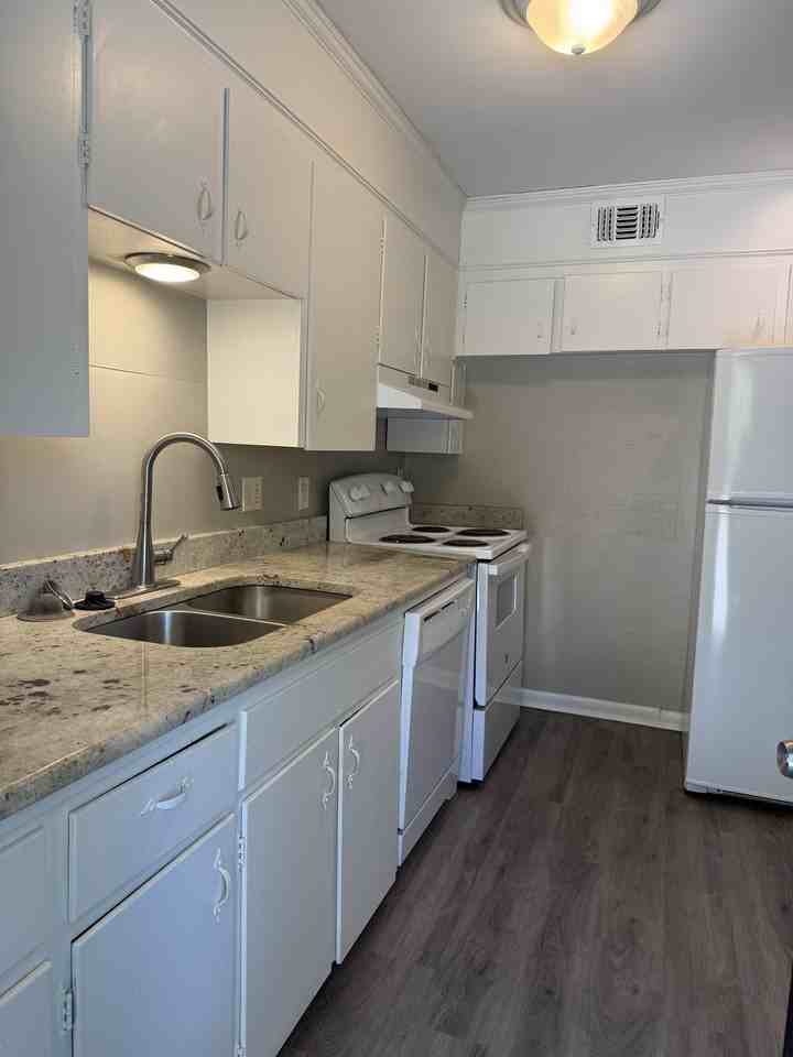 4801 Hickory Avenue - Photo 2 of 11