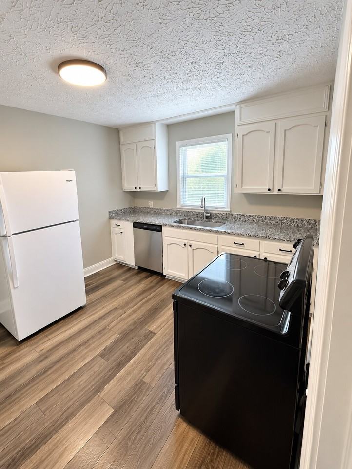 223 East Woodrow Street - Photo 4 of 10
