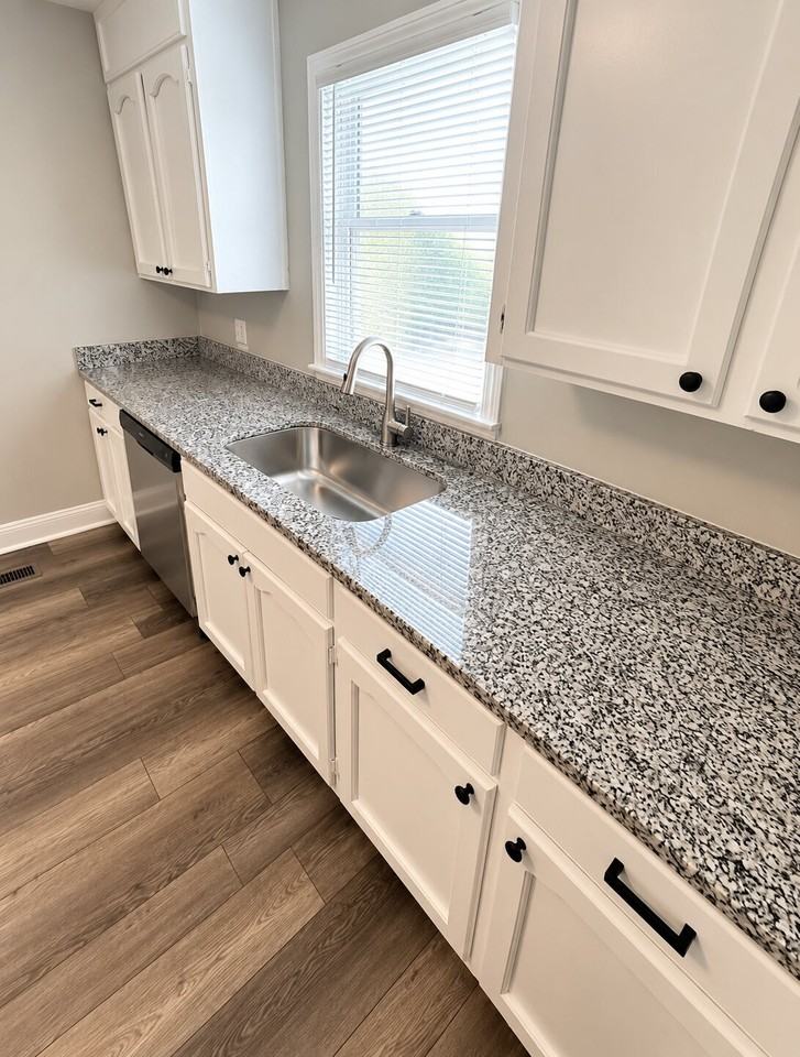 223 East Woodrow Street - Photo 6 of 10