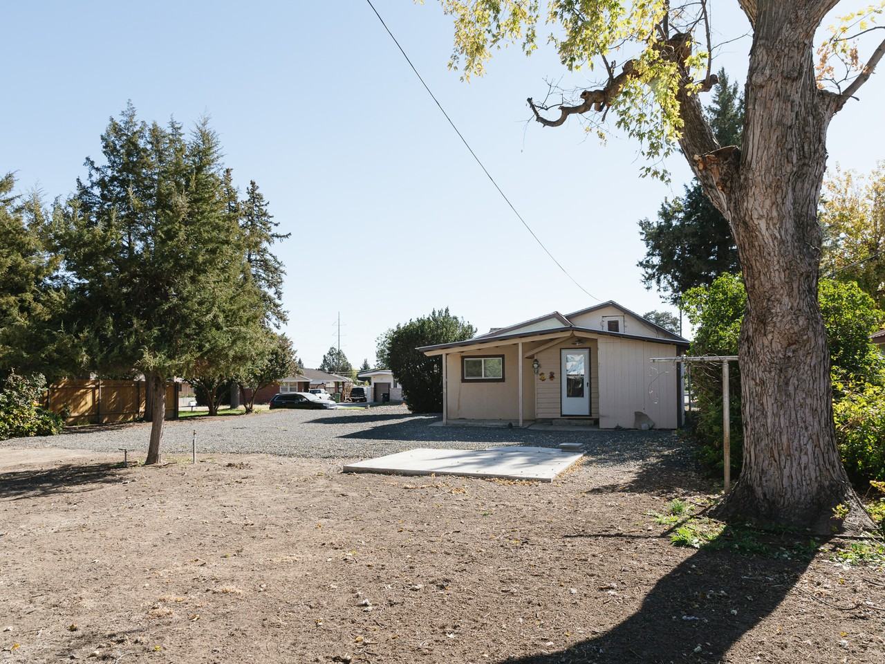 1049 Sw 9th Ave #1 - Photo 3 of 14