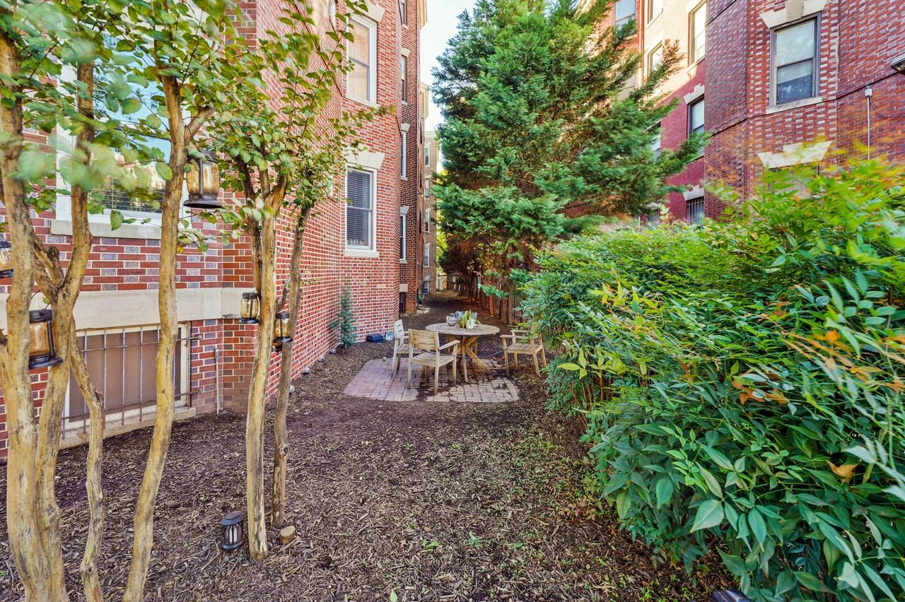1418 W St Nw #1 - Photo 4 of 21