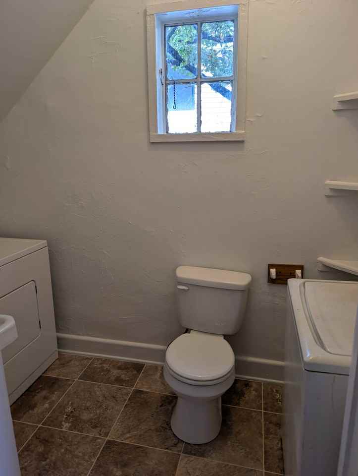 413 W 24th St #1 - Photo 4 of 14