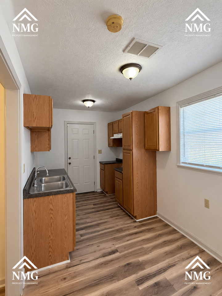 486 Collier Ave #1 - Photo 4 of 10