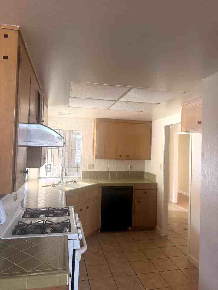 635 Seneca Pl #1 - Photo 5 of 24
