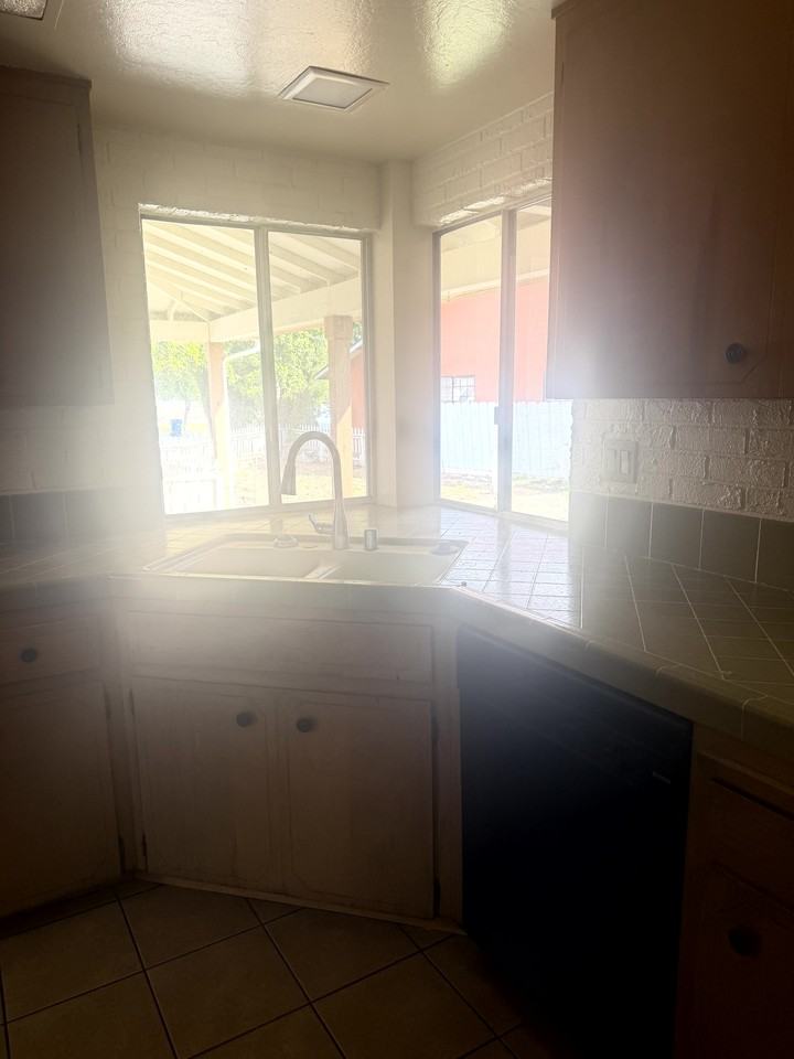 635 Seneca Pl #1 - Photo 6 of 24
