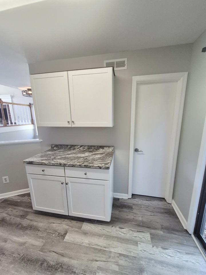 2356 Whitney Ct #1 - Photo 5 of 32