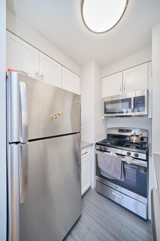 337 W 43rd St - Photo 5 of 9