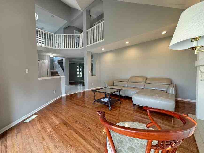 10924 160 St - Photo 3 of 10