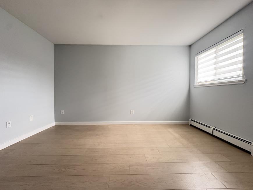 13138 110 Ave - Photo 4 of 9