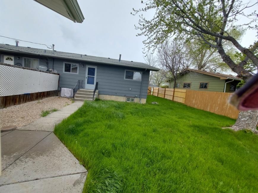 1620 Elaine St - Photo 2 of 5